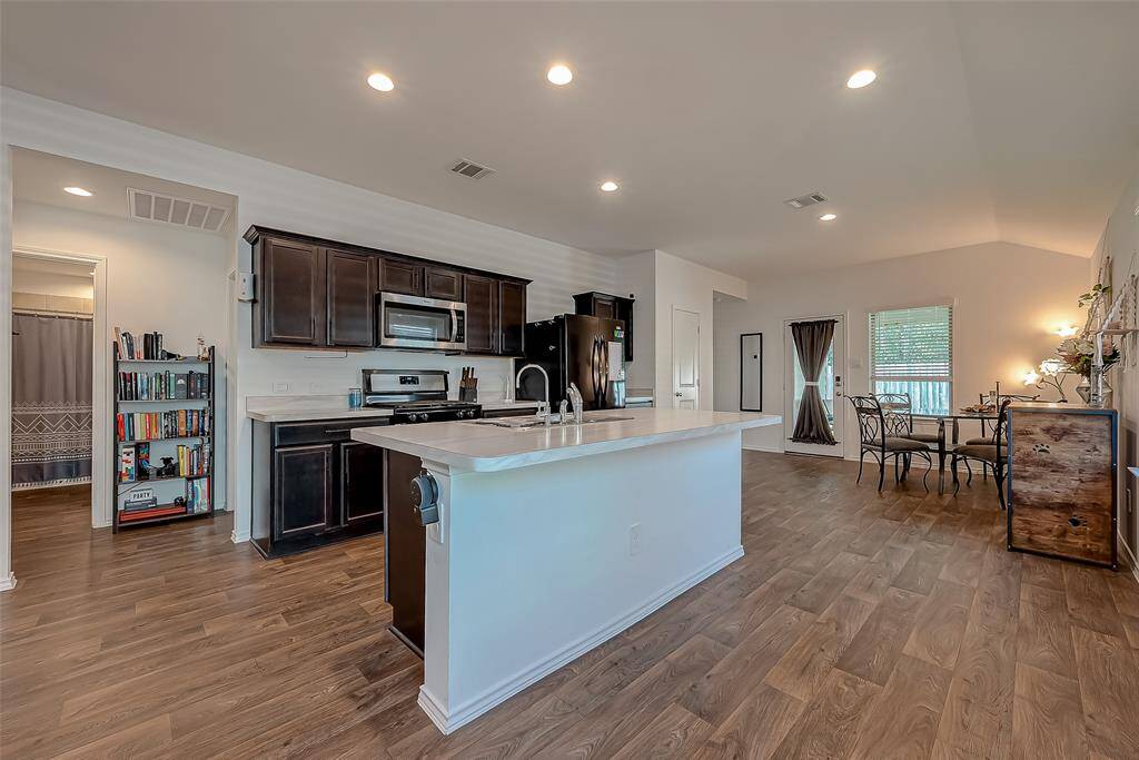 Alternative view of the kitchen.