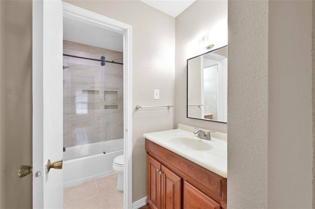 The bathroom offers an additional separate sink. So convenient!