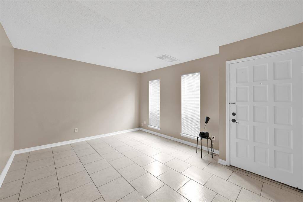 As you walk in, to the right you can make this your living area.