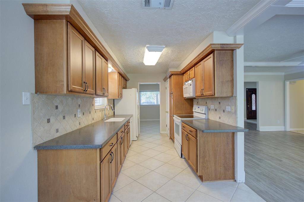View of the kitchen from the breakfast room.