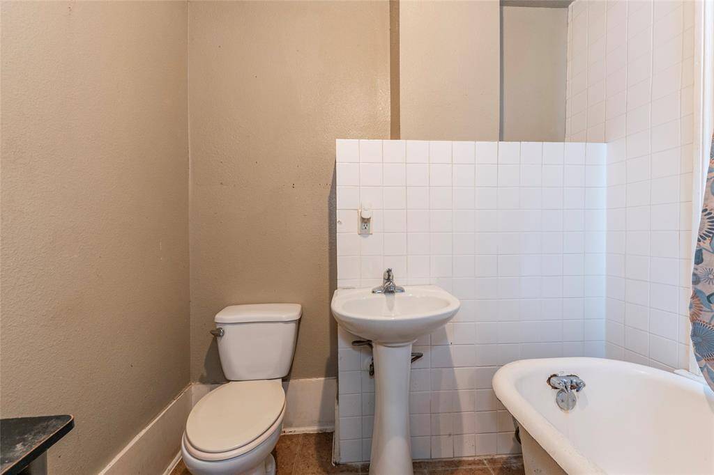 Bathroom on 1st level
