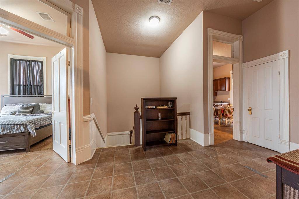 Foyer on 2nd level