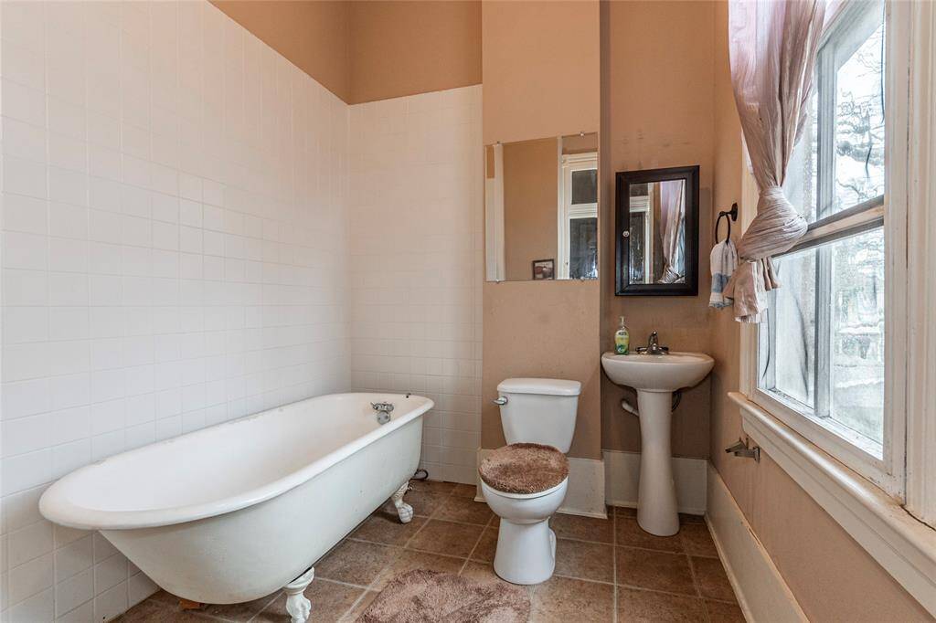 Bathroom on 2nd floor