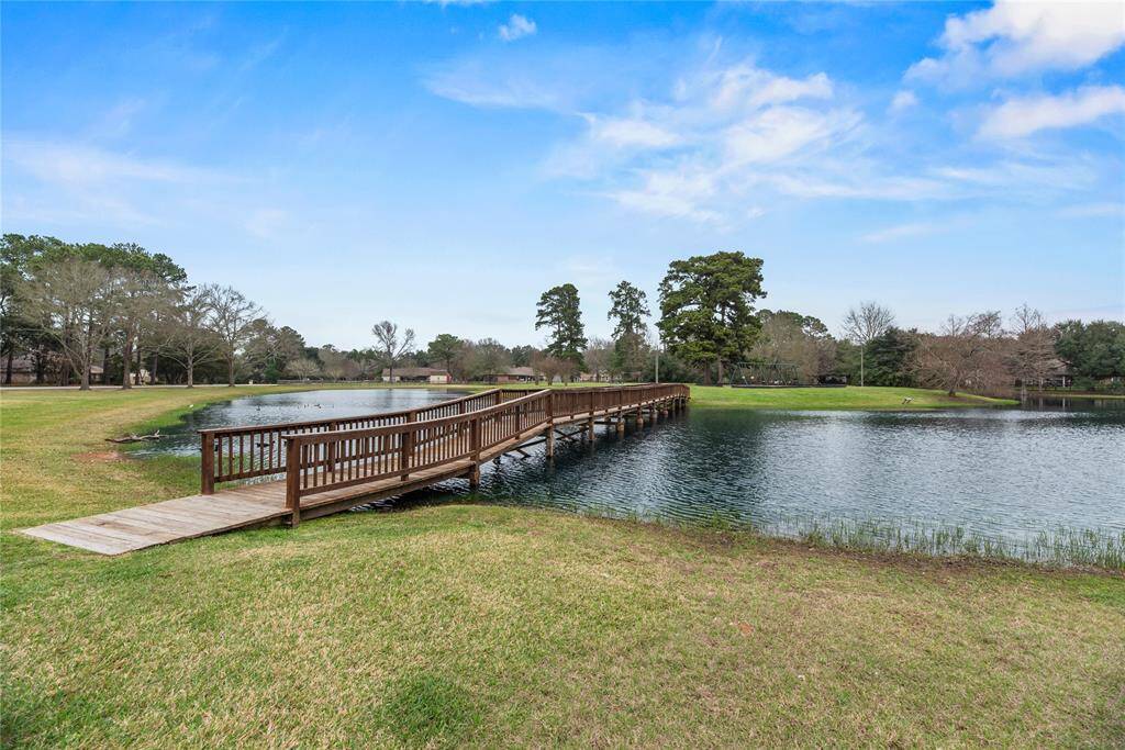 Welcome to Rosewood Hill, a charming community known for its friendly neighbors and outstanding amenities. Enjoy the beauty of this scenic lake, along with a park featuring a playground and picnic areas—perfect for outdoor fun and relaxation.