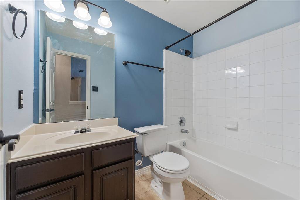 Secondary bathroom #1.
