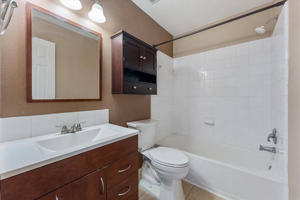 Secondary bathroom #2.