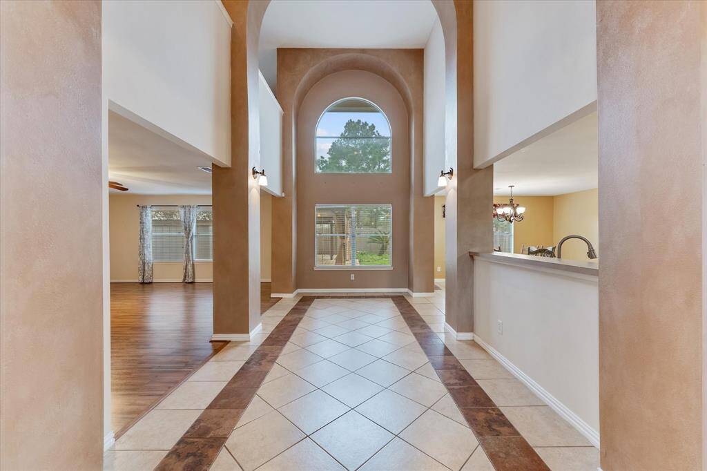Imagine being greeted with this entry way every day!