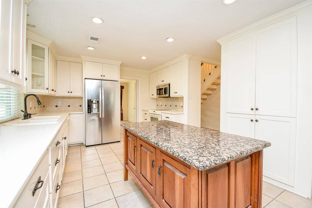 There is plenty of space in this breakfast room for your table and for you to gather around the moveable island.