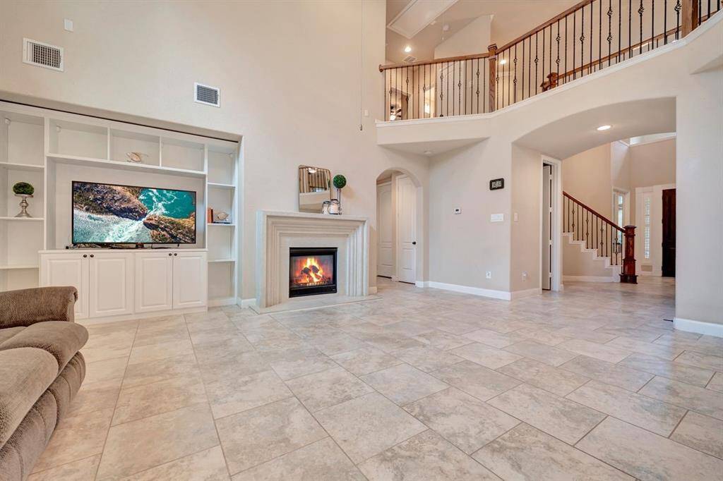 Vaulted ceilings give this space so much elegance.