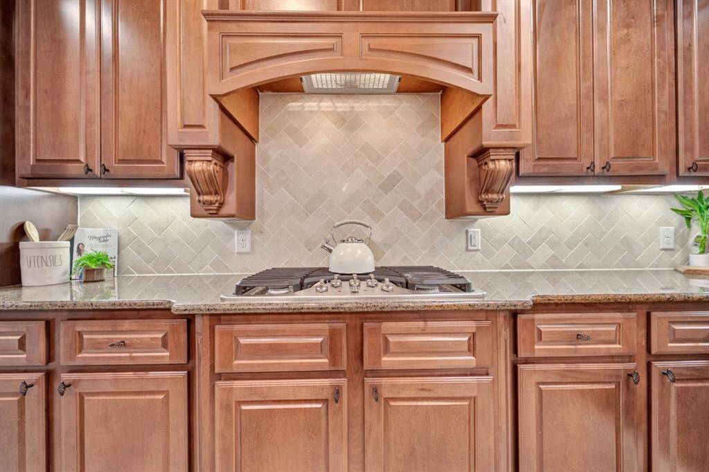 Cooking is a breeze with this gas stovetop and under counter lighting.