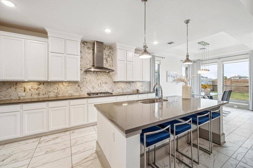 Another view of the large breakfast bar open to the kitchen table