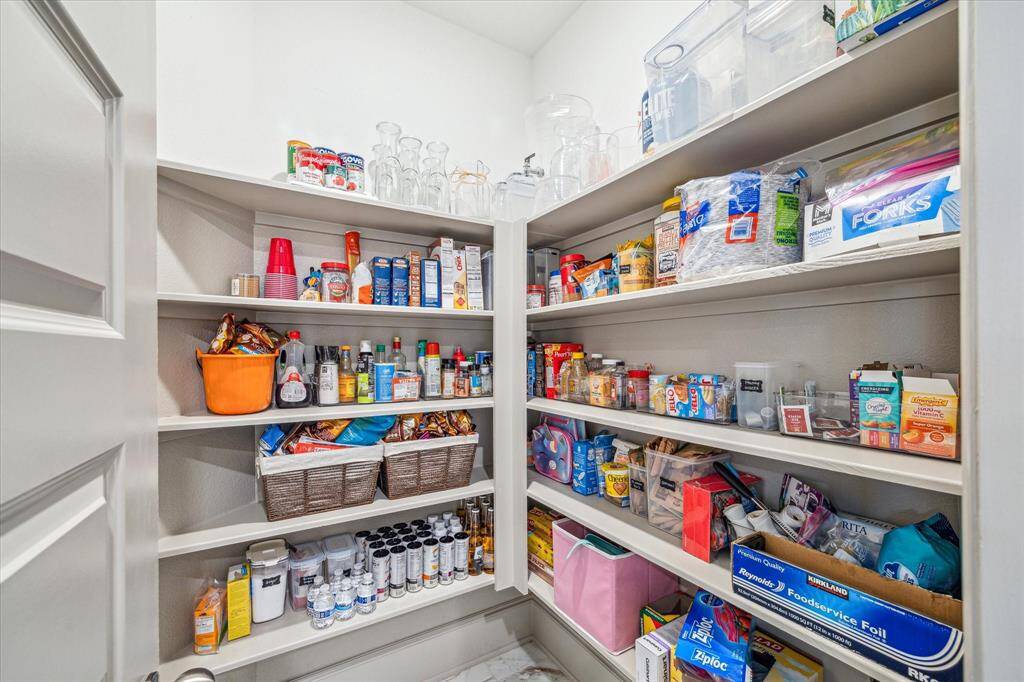 Walk in pantry