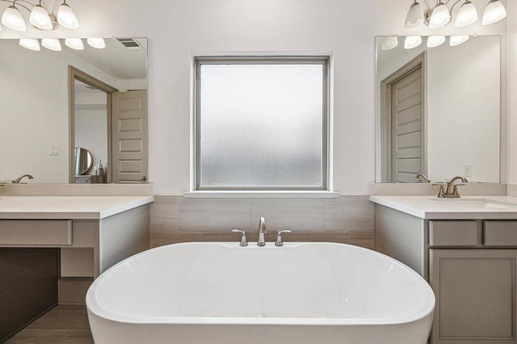 Soaking tub