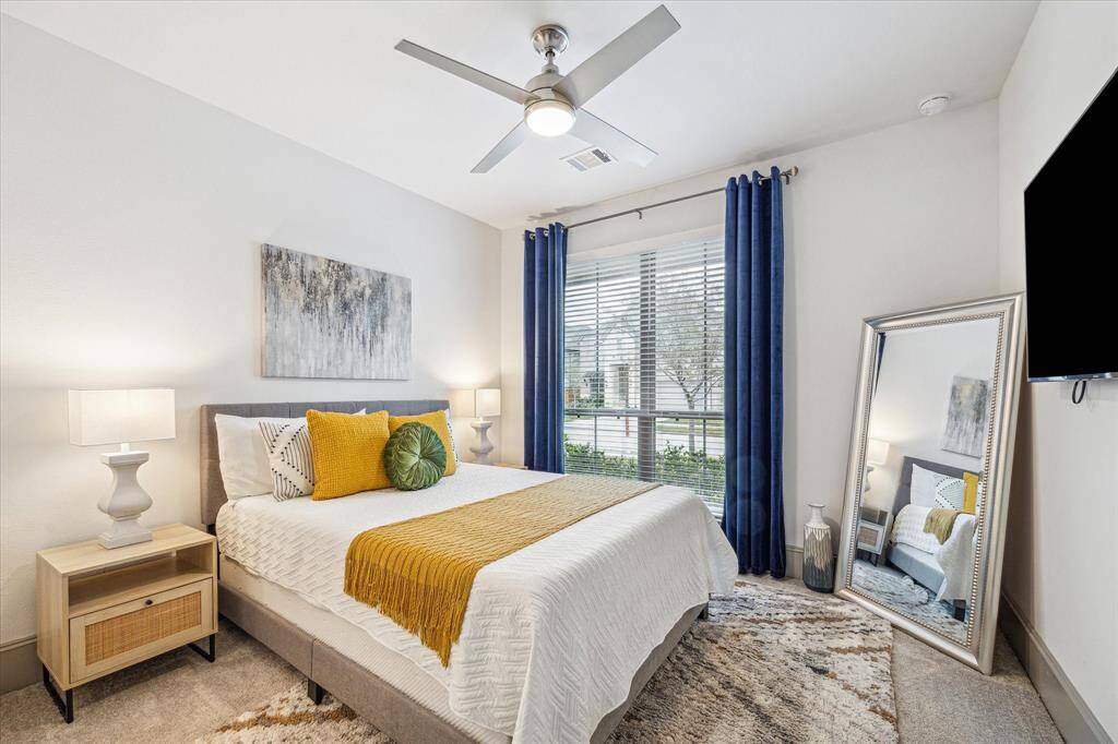Full secondary bedroom on first floor with en suite bathroom