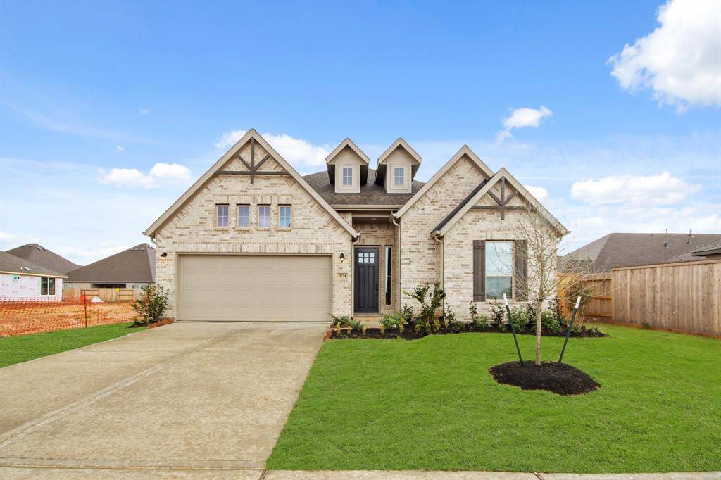 Stunning Willard II home design by K. Hovnanian® Homes with elevation E in beautiful Oakwood Estates.