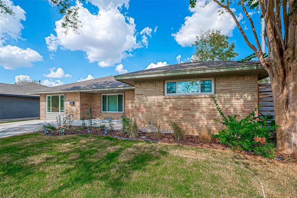 Beautifully landscaped front yard, featuring lush greenery and thoughtful design that enhances the home’s curb appeal.