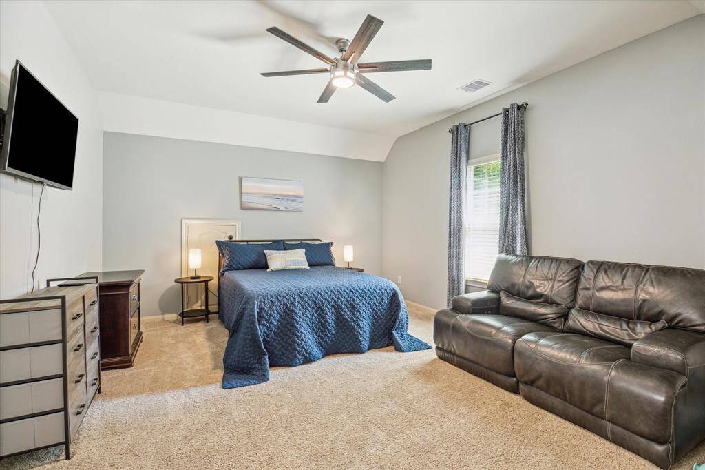 4th bedroom shares a jack and jill with bedroom #5