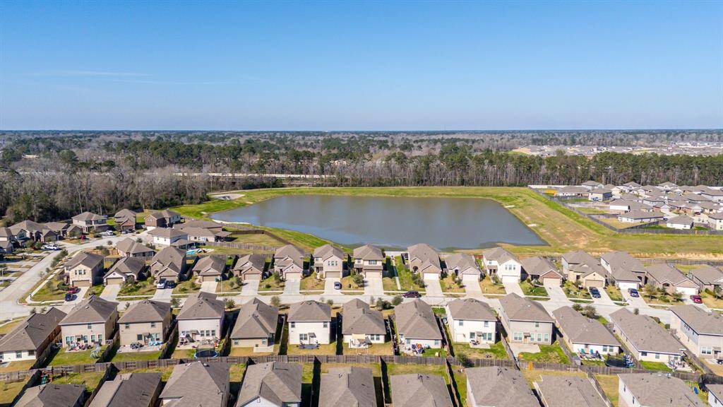 Residents enjoy a resort-style pool, clubhouse, and highly rated New Caney ISD schools, making it an ideal place to call home. Whether you're seeking modern elegance or a charming suburban escape, Tavola delivers the perfect balance of comfort and convenience.