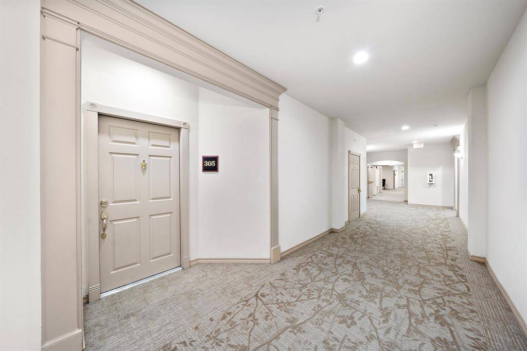 This condo offers the ultimate blend of luxury, comfort, and convenience. Enjoy top-tier amenities: a sparkling pool, hot tub, fitness center, and an elegant Clubroom with a catering kitchen and billiard table.