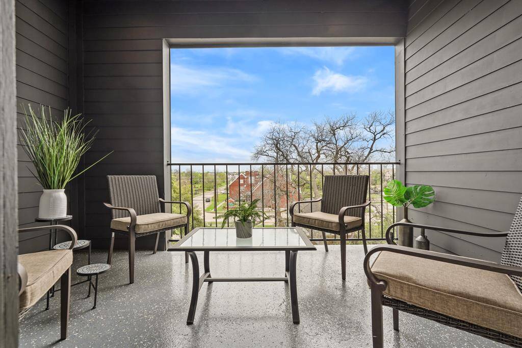 Representation of 4th floor balcony