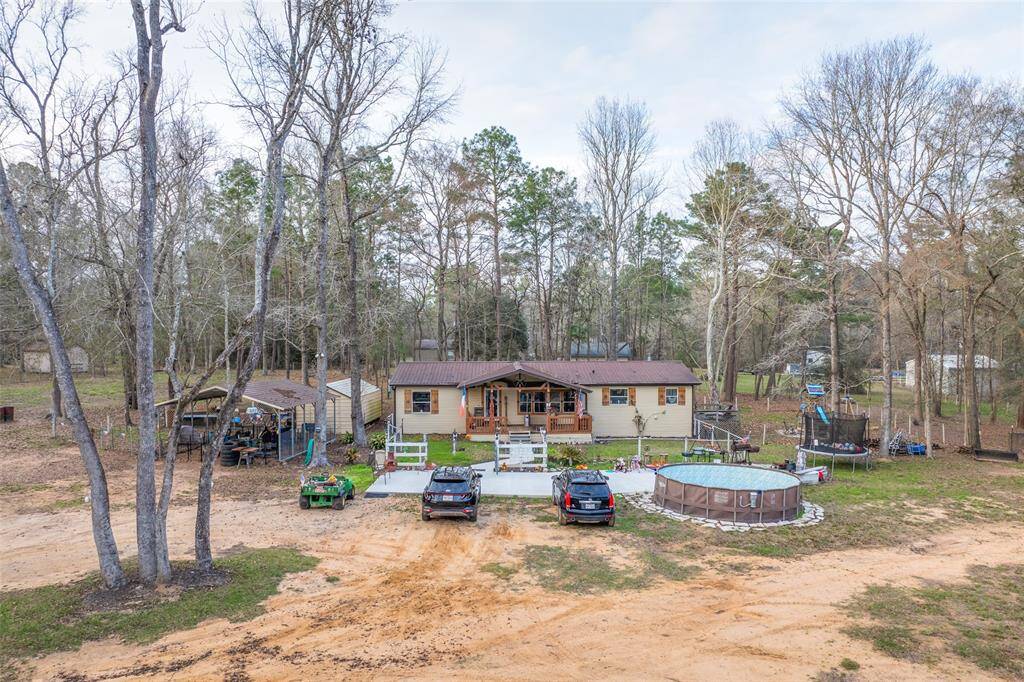 Pool, Carport, and Barn All Stay!