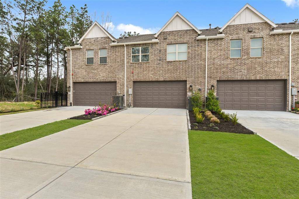 Oversized Driveway and Garage!