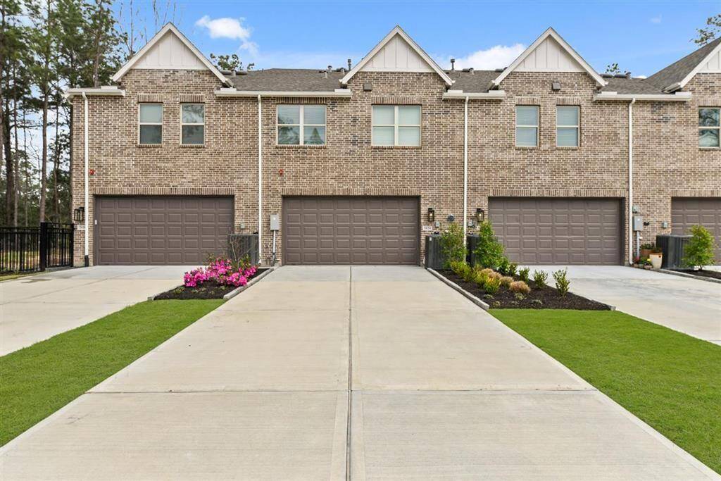 Oversized Driveway and Garage!