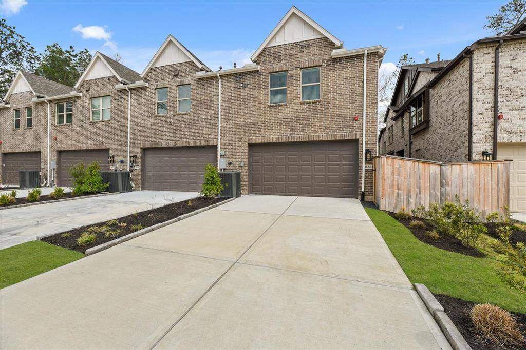 Oversized Driveway and Garage!