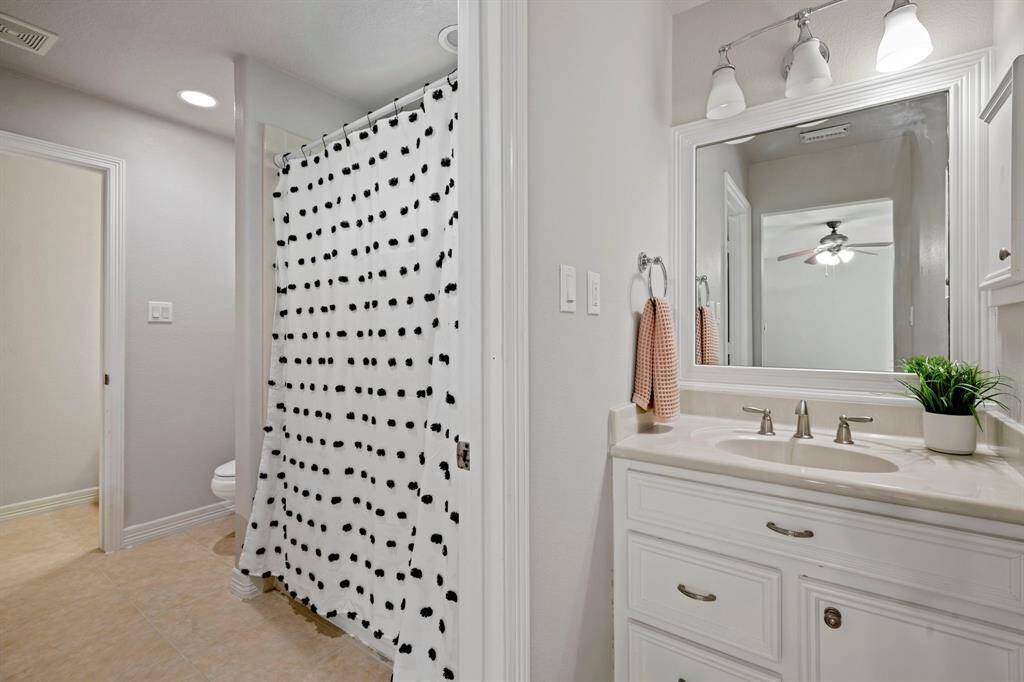 Jack n Jill Bathroom, #5