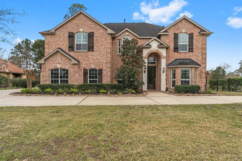 Welcome home to 27837 Quiet Sky Place Drive in The Reserve section of Benders Landing Estates!