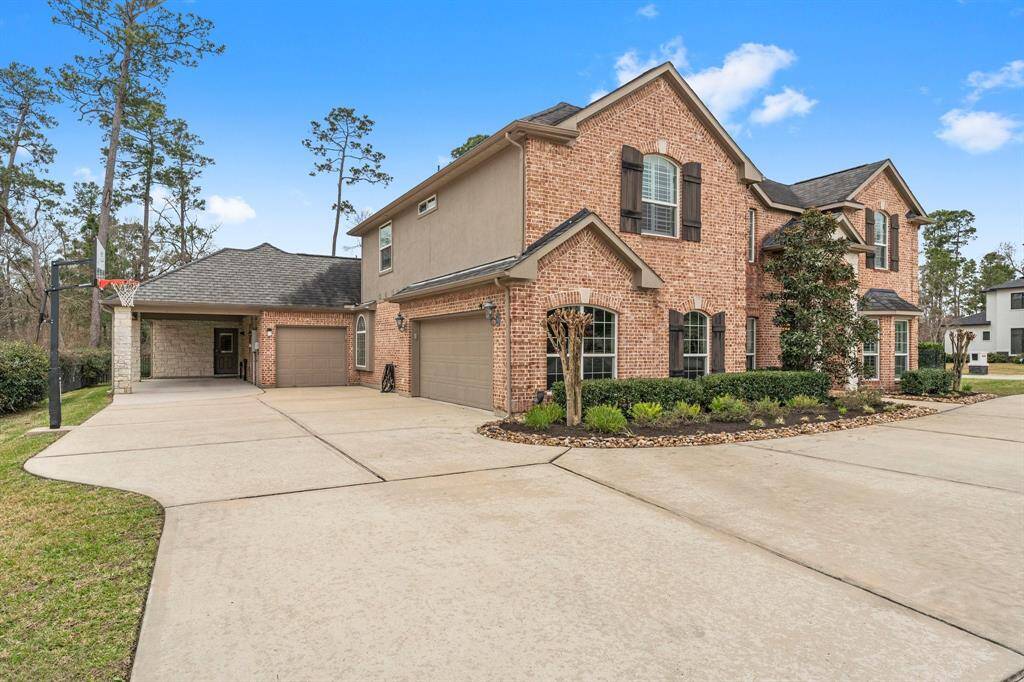 The home features extra parking in the driveway, 3 car garage, and a covered porte-cochere with access to the Guest Home.