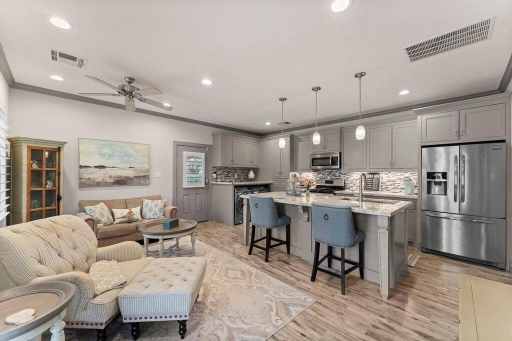Enter the Guest Home from the pool side or from the porte-cochere.