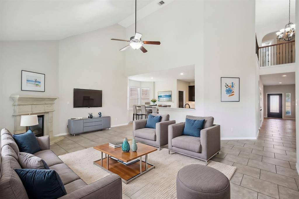 *This room has been virtually staged to illustrate it's potential*