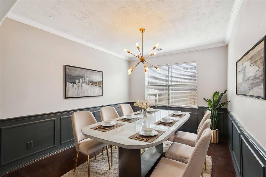 *This room has been virtually staged to illustrate it's potential*