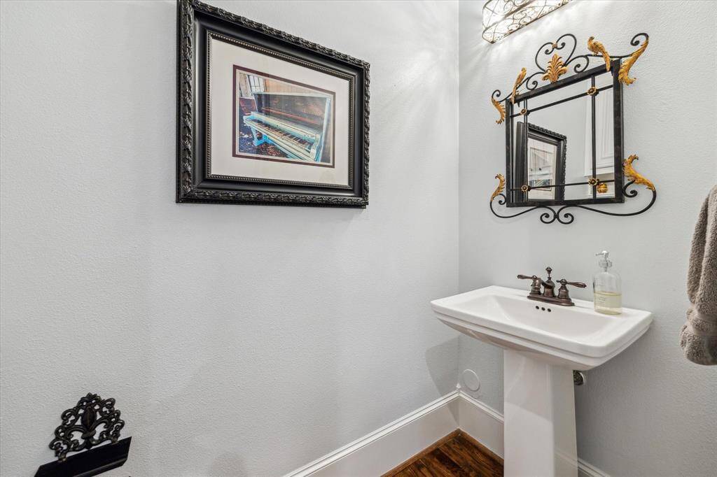 Powder bath conveniently located on the first floor.