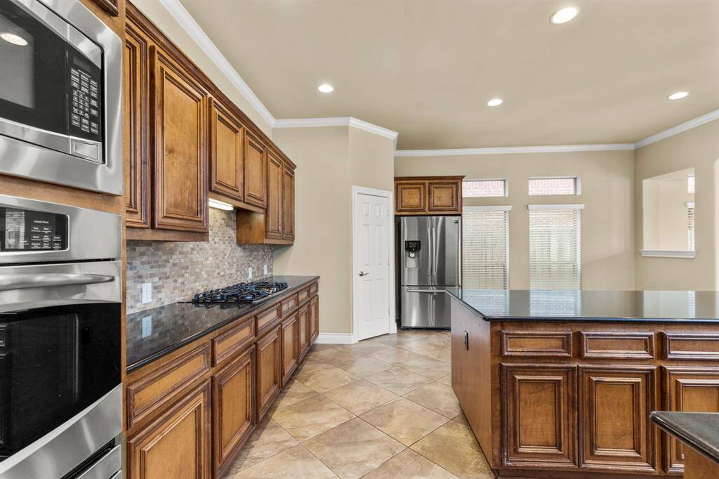 HUGE EAT IN KITCHEN, WITH UPGRADED APPLIANCES, DOUBLE OVENS, VERY GENEROUS COUNTER AND CABINET SPACE