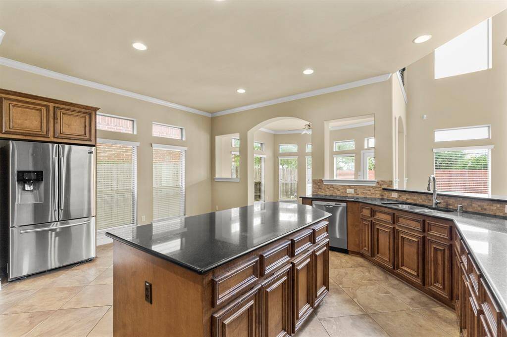 LOOKING THRU KITCHEN TO BREAKFAST NOOK