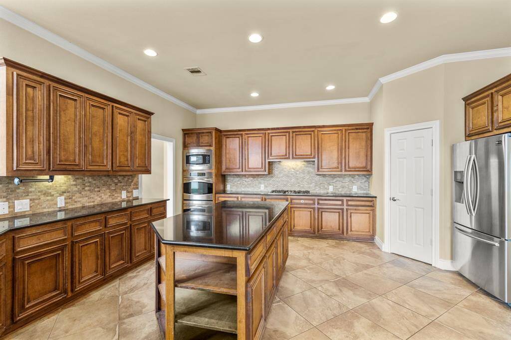 ISLAND KITCHEN