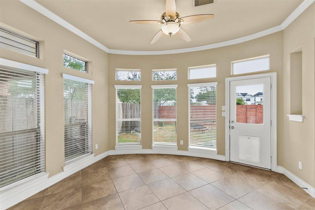 BREAKFAST ROOM