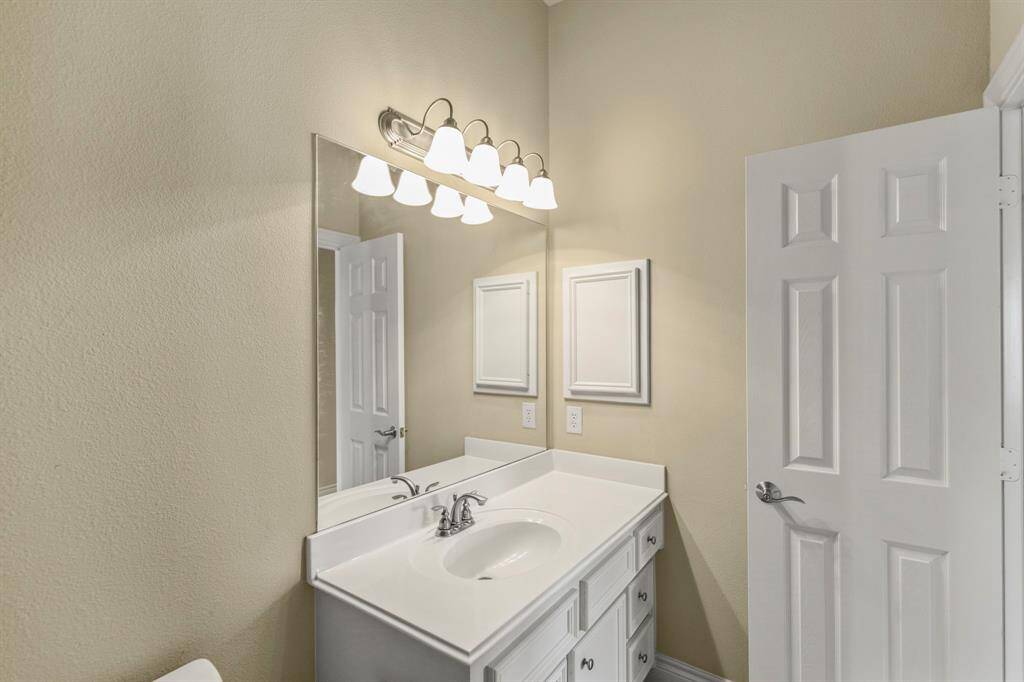 SECONDARY BATHROOM