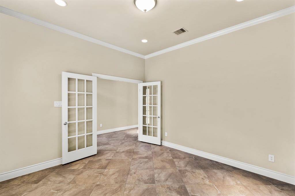 PRIVATE STUDY, COULD BE GUEST ROOM
