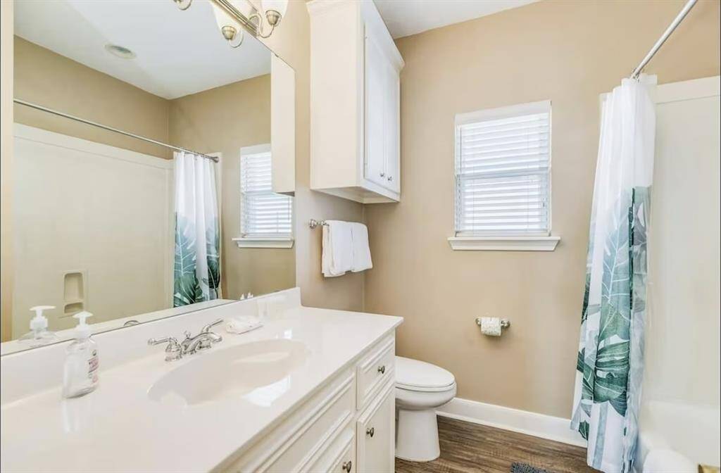 Your full bath is located conveniently between both bedrooms.