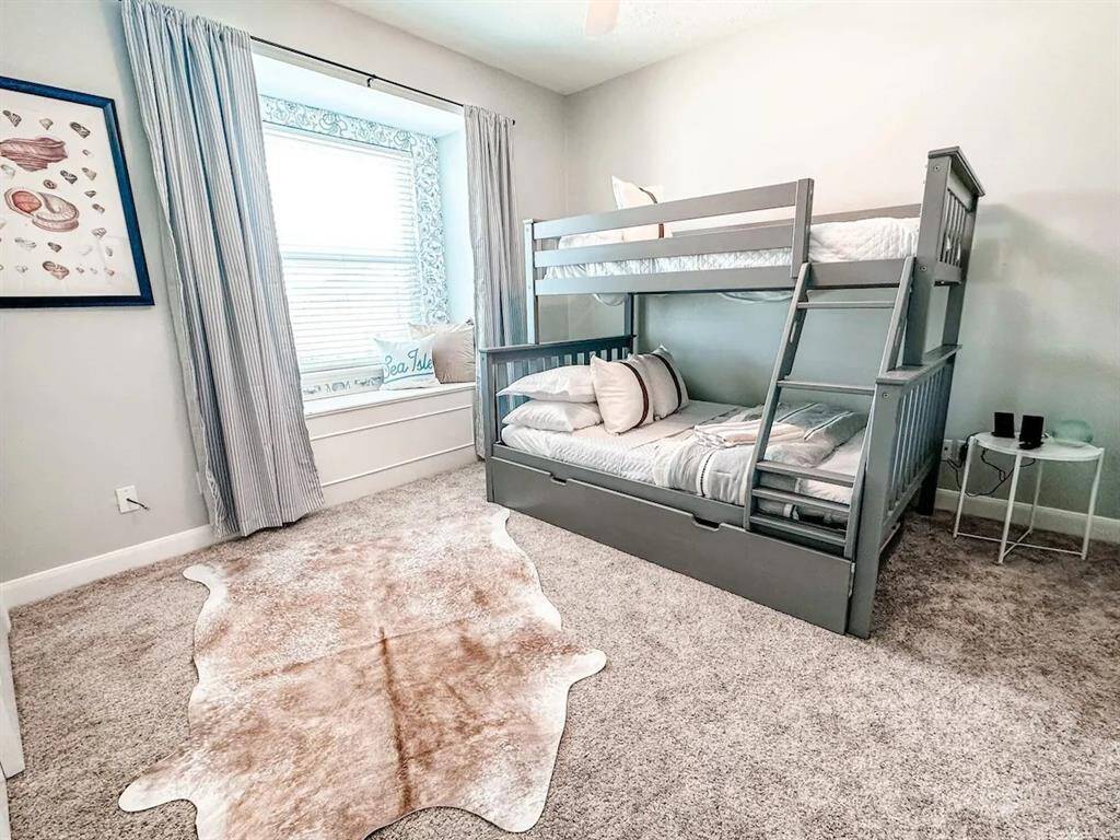 The second guest bedroom with twin over full bunks.