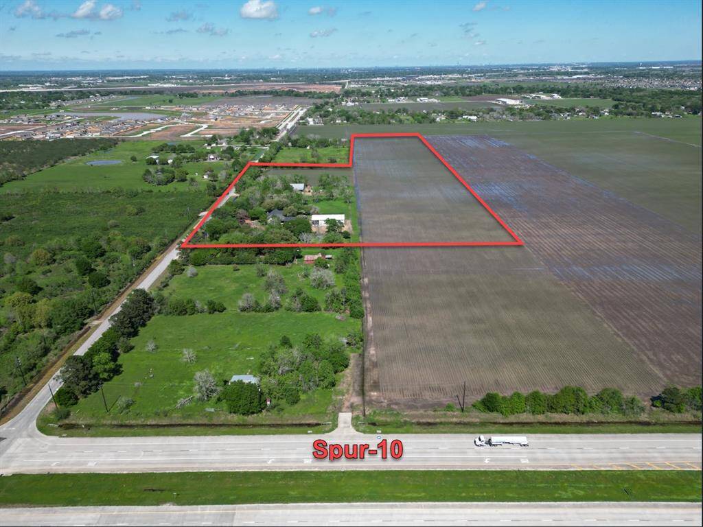 26 acres very close to Spur-10