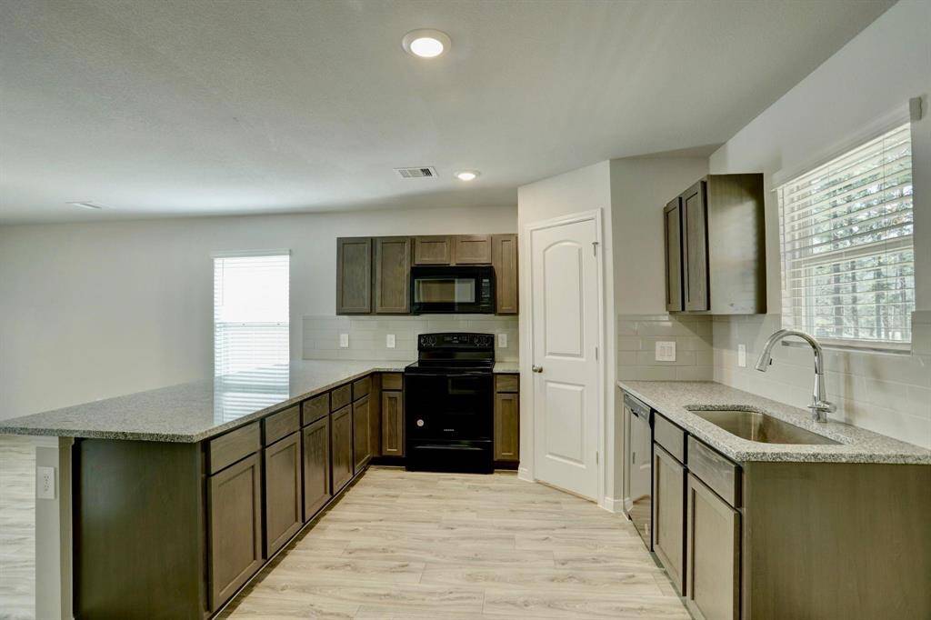Kitchen with Undercounter Lighting