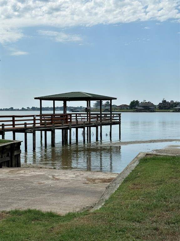 Community fishing pier & boat launch