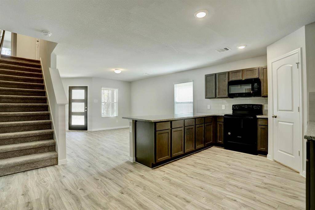 Kitchen with Undercounter Lighting