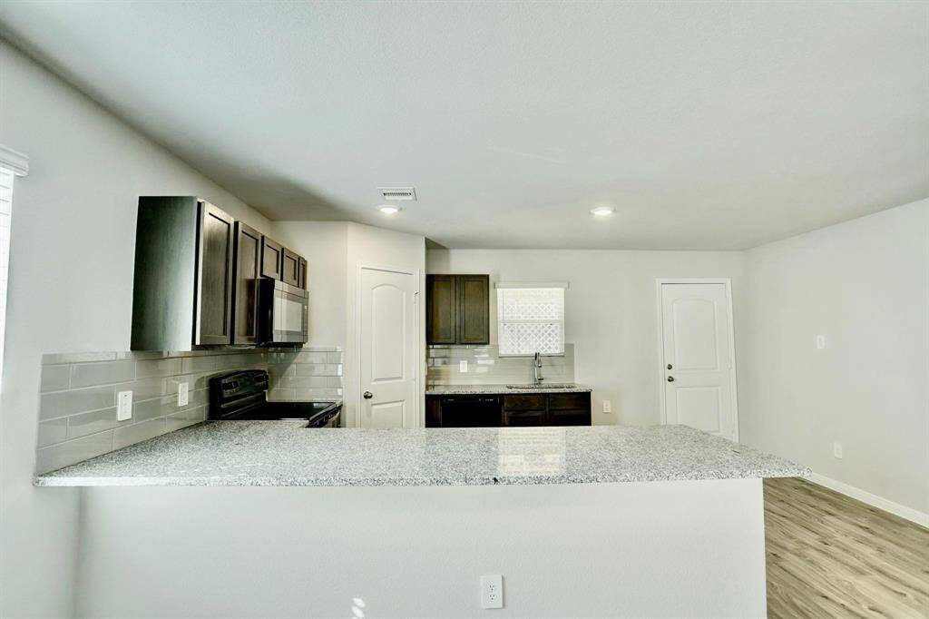 Kitchen with Undercounter Lighting