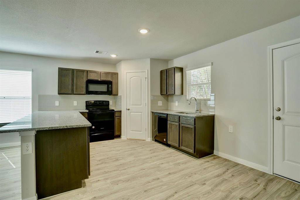 Kitchen with Undercounter Lighting