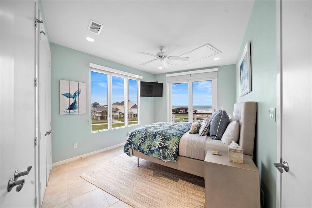 One of the secondary bedrooms with direct access to guest bathroom.